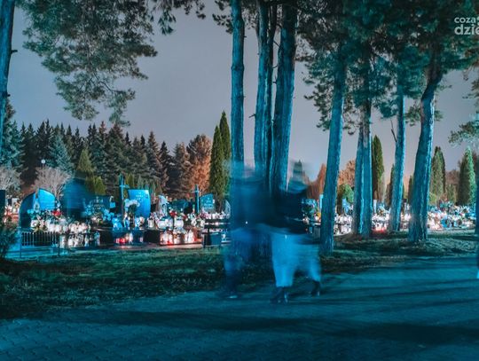 Nocny spacer po cmentarzu na Firleju (zdjęcia)