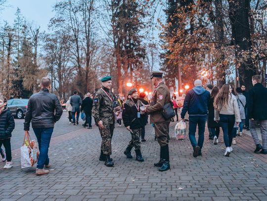 Nocny spacer po cmentarzu przy Limanowskiego (zdjęcia)