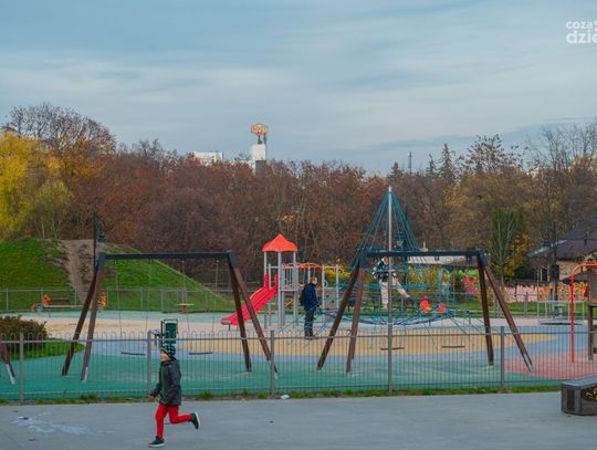 Trwa wyburzanie RWT (zdjęcia) Trwa wyburzanie RWT (zdjęcia)