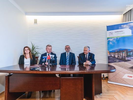 Zakrzew - podpisanie umowy na autobusy elektryczne (zdjęcia)