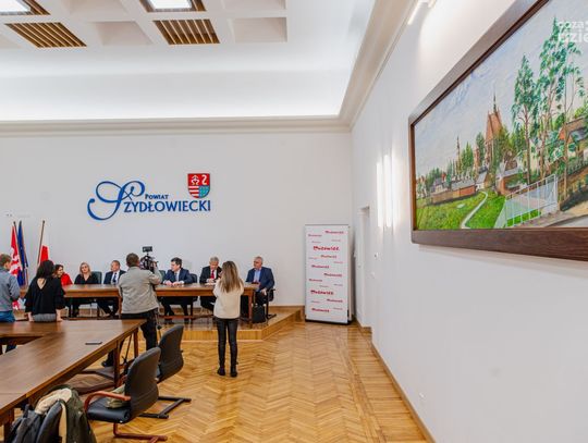 Szydłowiec - podpisanie umowy na opracowanie dokumentacji rozbudowy drogi 727 (zdjęcia)