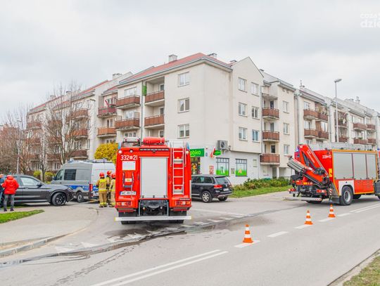 Kierowca wjechał w blok na Rapackiego (zdjęcia)