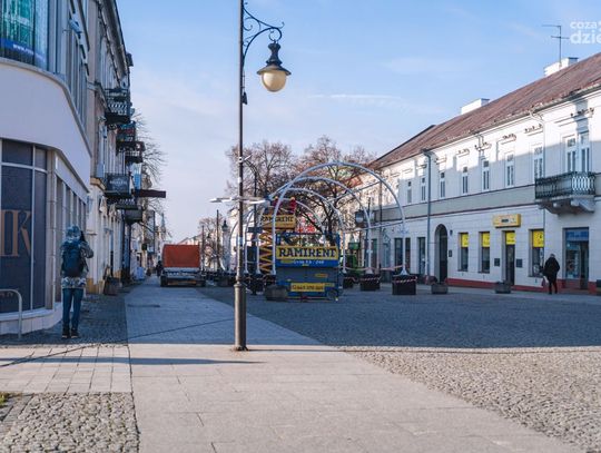Montaż tunelu świetlnego na Żeromskiego (zdjęcia)