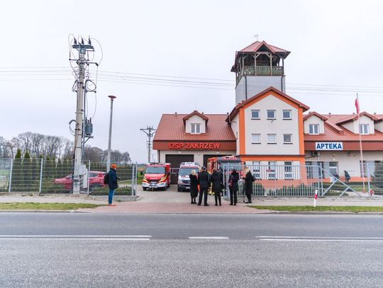 Przekazanie ambulansu dla OSP w Zakrzewie (zdjęcia)