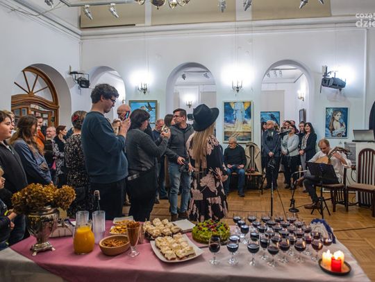 "Malarstwo Wyobraźni" Urszuli Świerczyńskiej w Łaźni (zdjęcia)