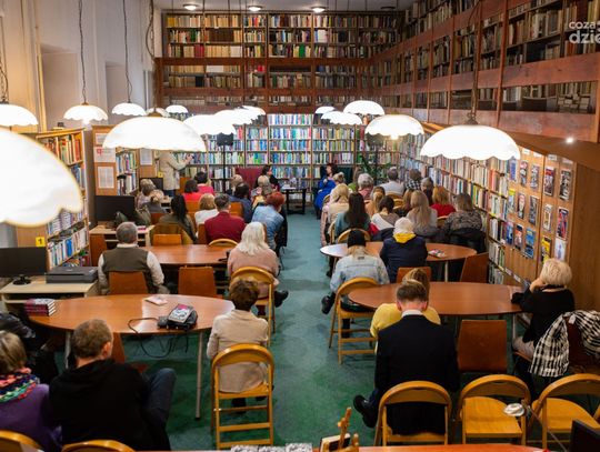 Spotkanie autorskie z Sylwią Chutnik (zdjęcia) Spotkanie autorskie z Sylwią Chutnik (zdjęcia)