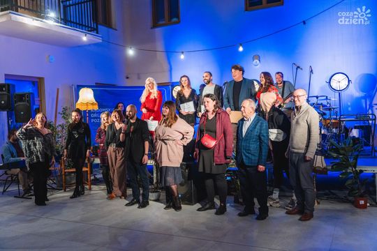 Slam poetycki i koncert Alicetea