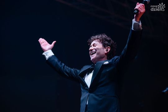 Piotr Rubik z chórem i orkiestrą w RCS