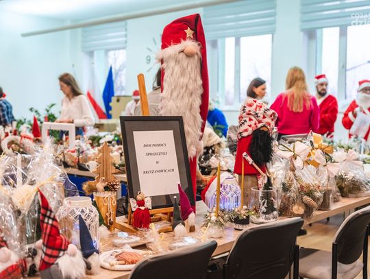 Kiermasz Bożonarodzeniowy w siedzibie Starostwa Powiatowego (zdjęcia)