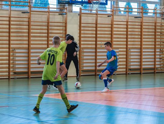 Mikołajkowy turniej piłkarski w Kowali (zdjęcia) Mikołajkowy turniej piłkarski w Kowali (zdjęcia)