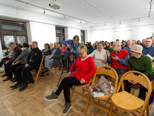 Spotkanie z Mariuszem Brymorą i promocja książki „Spowiedź ambasadora” (zdjęcia) Spotkanie z Mariuszem Brymorą i promocja książki „Spowiedź ambasadora” (zdjęcia)