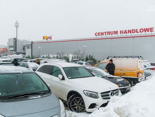 Przedświąteczna sobota na targowisku Korej (zdjęcia)