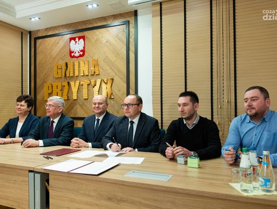 Gmina Przytyk - nowe inwestycje we Wrzosie. Podpisanie umów (zdjęcia)