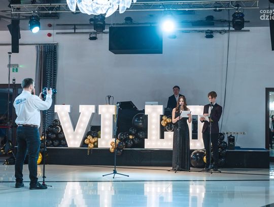 Studniówka 2023 - VI LO im. J. Kochanowskiego w Radomiu (zdjęcia)