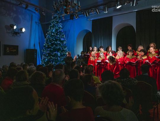 Koncert kolęd i pastorałek Chóru Nauczycielskiego (zdjęcia)