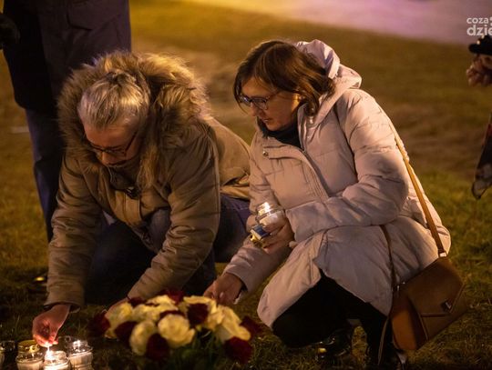 Światełko Pamięci dla Prezydenta Pawła Adamowicza (zdjęcia) Światełko Pamięci dla Prezydenta Pawła Adamowicza (zdjęcia)