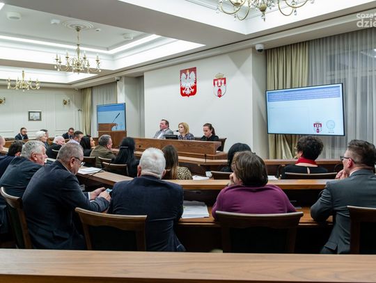 Sesja rady miejskiej - są pieniądze na stadion (zdjęcia)