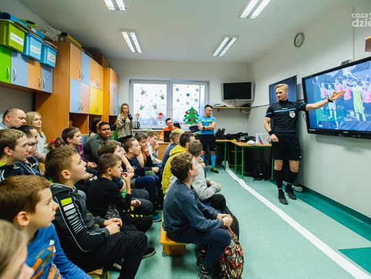 Sędziowie piłkarscy z Radomia spotkali się z uczniami (zdjęcia)
