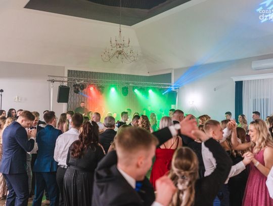 Studniówki 2023: Centrum Kształcenia Zawodowego i Ustawicznego w Pionkach (zdjęcia)