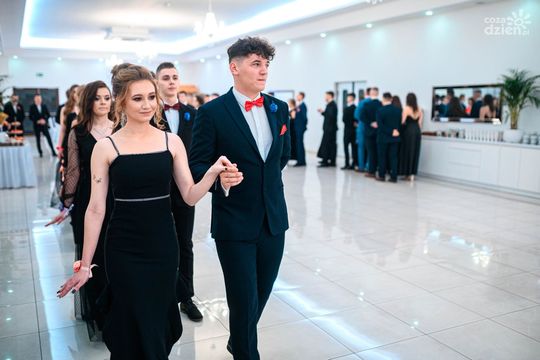 Studniówki 2023: Zespół Szkół nr 2 w Przysusze