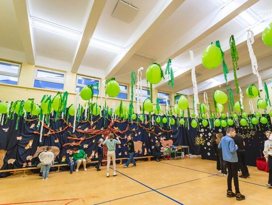 Zabawa karnawałowa dla podopiecznych MOPS i dzieci niepełnosprawnych (zdjęcia)