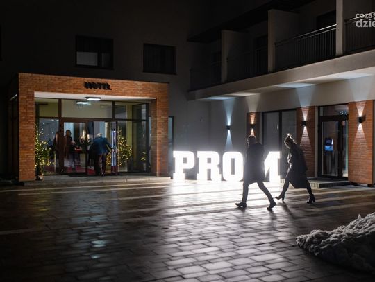 Studniówki 2023: III Liceum im. płk. Dionizego Czachowskiego (zdjęcia)