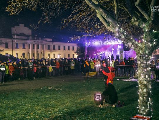 WOŚP 2023: Występ grupy ogniowej "FajroShow" (zdjęcia)