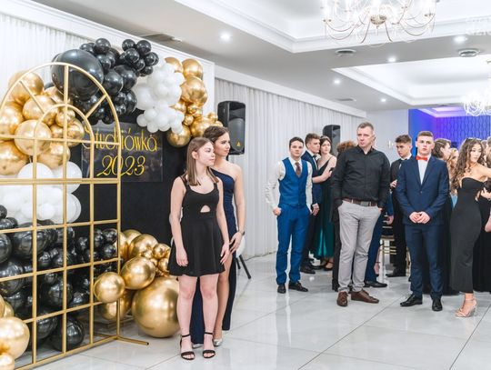 Studniówki 2023: LO im. Marii Dąbrowskiej w Pionkach (zdjęcia)