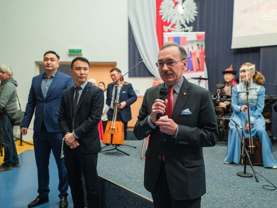 UTH -  inauguracja Mongolskiego Nowego Roku. Koncert Mongol Ayalguu (zdjęcia)