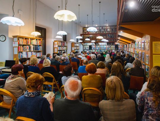 Spotkanie autorskie z Jarosławem Kurskim w Bibliotece Publicznej (zdjęcia) Spotkanie autorskie z Jarosławem Kurskim w Bibliotece Publicznej (zdjęcia)