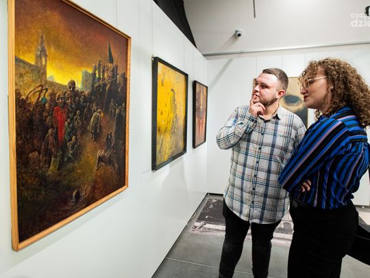 „Beksiński w Radomiu” w Kamienicy Deskurów (zdjęcia)