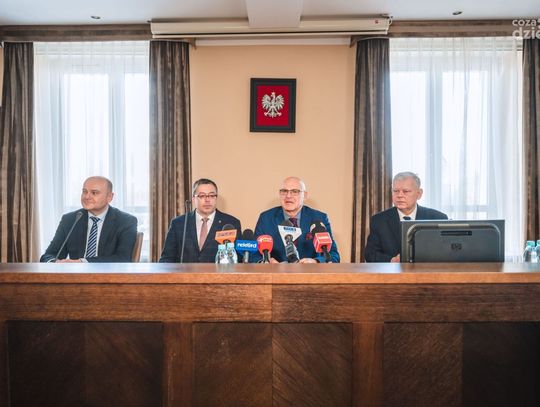 UTH - podpisanie umowy na termomodernizację budynków (zdjęcia)