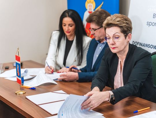 Podpisanie umów na budowę infrastruktury sportowej w Gminie Wolanów (zdjęcia) Podpisanie umów na budowę infrastruktury sportowej w Gminie Wolanów (zdjęcia)