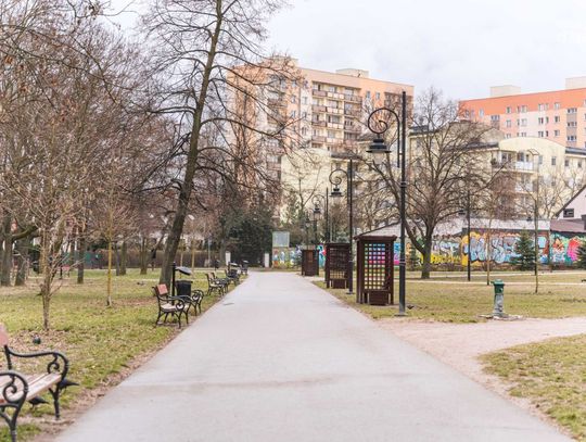 Nowe ławki w Leśniczówce (zdjęcia)