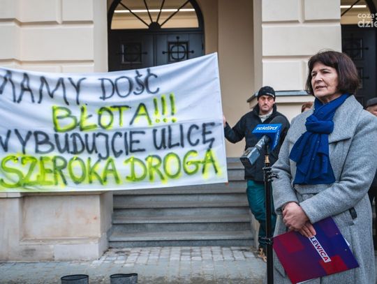 Protest mieszkańców ulicy Szeroka Droga (zdjęcia)