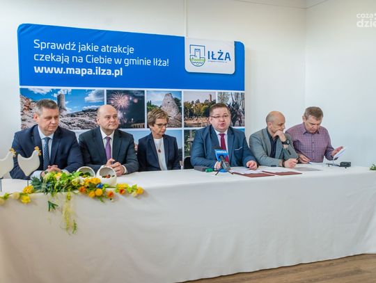 Podpisanie umowy na remont dróg Jasieniec-Maziarze oraz Piłatka w stronę Kotlarki (zdjęcia)