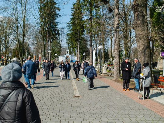 Kwesta na ratowanie zabytkowych nagrobków (zdjęcia)