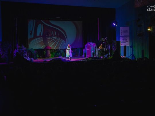 Teatr Piasku Tetiany Galitsyny - Alicja w Krainie Czarów (zdjęcia) Teatr Piasku Tetiany Galitsyny - Alicja w Krainie Czarów (zdjęcia)