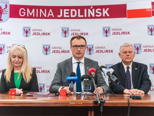 Jedlińsk - podpisanie umowy na drogi (zdjęcia)