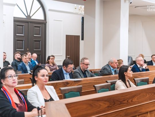 XCIV sesja Rady Miejskiej w Radomiu (zdjęcia) XCIV sesja Rady Miejskiej w Radomiu (zdjęcia)