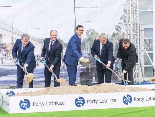 Jak zmieniało się lotnisko w Radomiu?