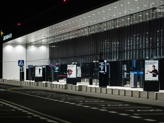 Lotnisko Warszawa-Radom. Pierwszy samolot LOT z Paryża wylądował (zdjęcia)