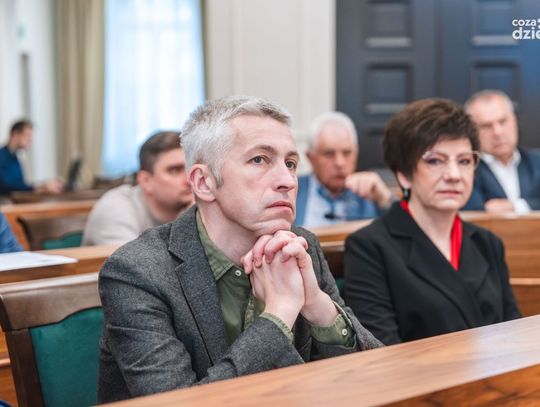 Analizujemy oświadczenia majątkowe radnych! (cz.1) Analizujemy oświadczenia majątkowe radnych! (cz.1)