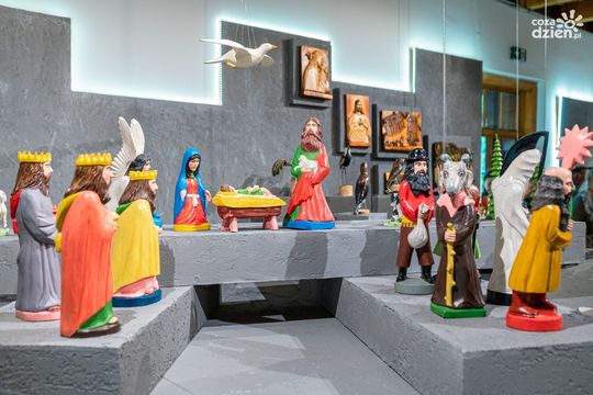 Wystawa rzeźby ludowej "Gdzieś pomiędzy..." w Muzeum Wsi Radomskiej