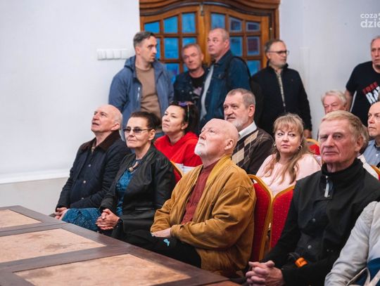 "Pocztówka z podróży" – prezentacja fotografii Dariusza Kulika (zdjęcia)