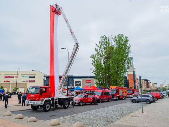 Obchody dnia strażaka na placu Jagiellońskim (zdjęcia) Obchody dnia strażaka na placu Jagiellońskim (zdjęcia)