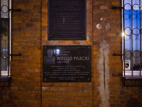 Znicze pamięci dla rotmistrza Witolda Pileckiego (zdjęcia)