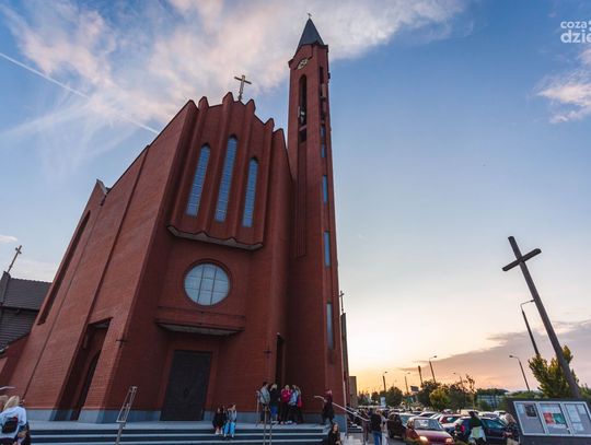 VIII Nocna Pielgrzymka Kobiet (zdjęcia)