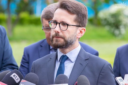 Analizujemy oświadczenia majątkowe posłów, senatorów i europosłów! Analizujemy oświadczenia majątkowe posłów, senatorów i europosłów!