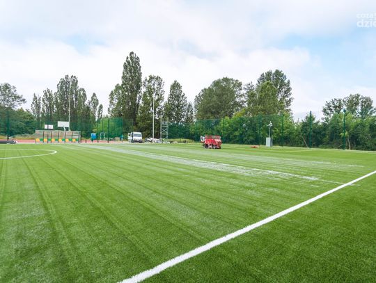 Podpisanie umowy na budowę boiska przy Zespole Szkół Zawodowych im. Hubala (zdjęcia) Podpisanie umowy na budowę boiska przy Zespole Szkół Zawodowych im. Hubala (zdjęcia)